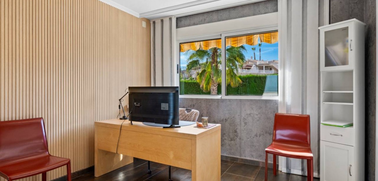 Sale - Villa -
Algorfa - Castillo de montemar