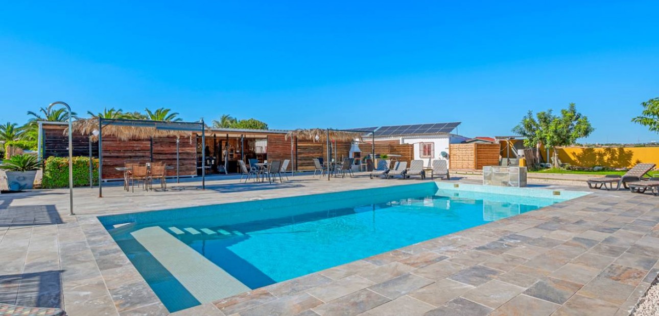 Herverkoop - Finca / Country Property -
Los Montesinos