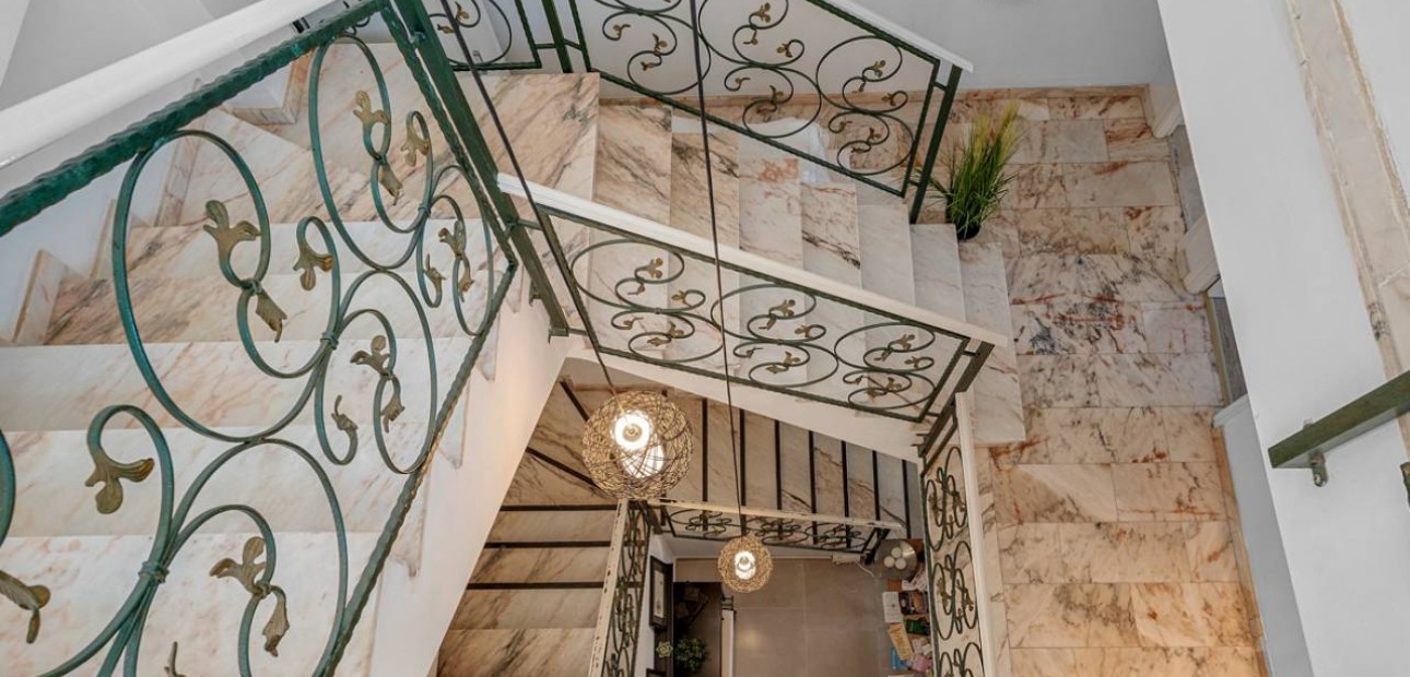 Herverkoop - Finca / Country Property -
Los Montesinos