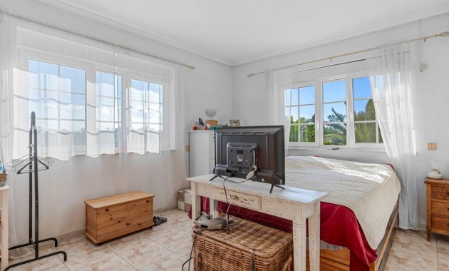 Herverkoop - Finca / Country Property -
Los Montesinos