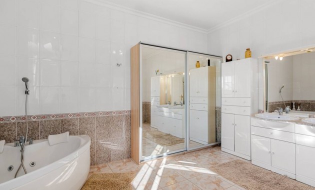 Herverkoop - Finca / Country Property -
Los Montesinos