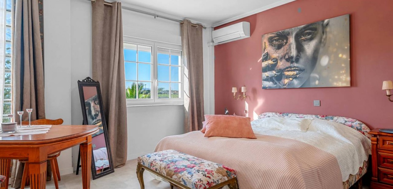 Herverkoop - Finca / Country Property -
Los Montesinos