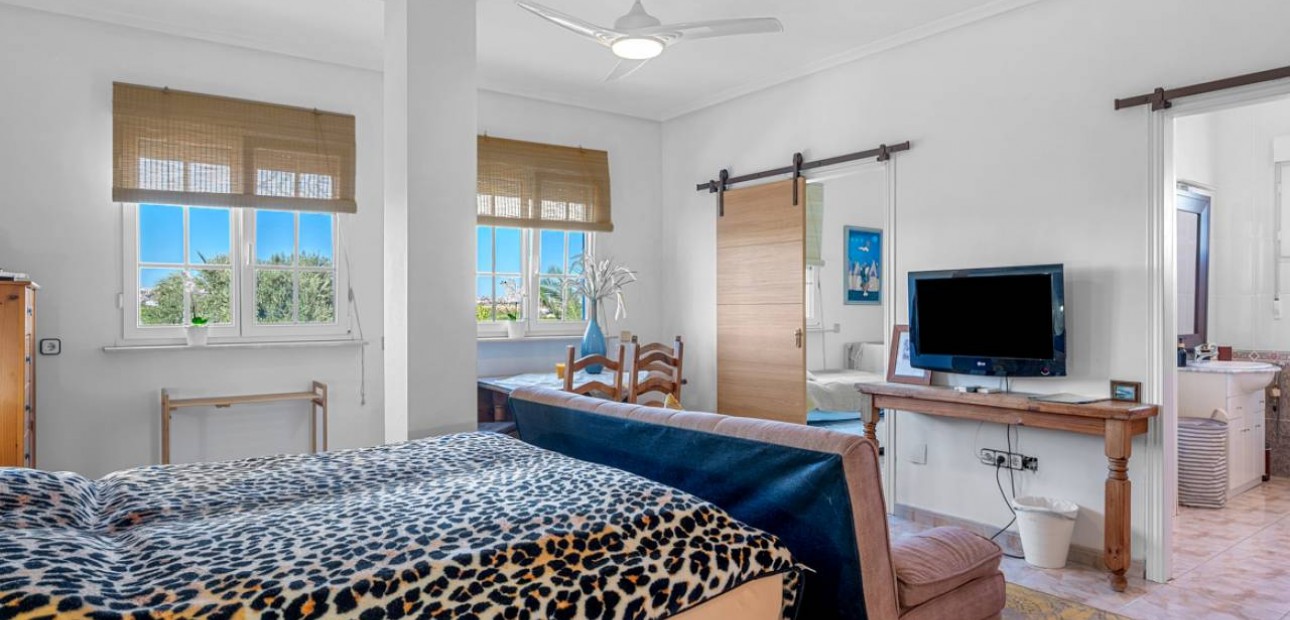 Herverkoop - Finca / Country Property -
Los Montesinos