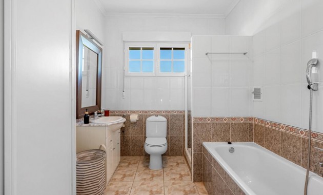 Herverkoop - Finca / Country Property -
Los Montesinos