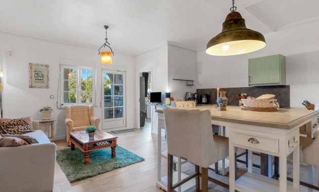 Herverkoop - Finca / Country Property -
Los Montesinos