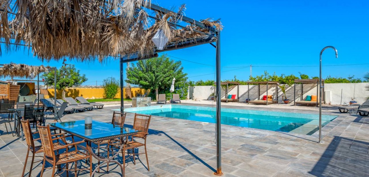 Herverkoop - Finca / Country Property -
Los Montesinos