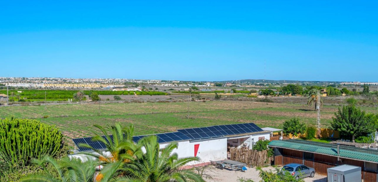 Herverkoop - Finca / Country Property -
Los Montesinos