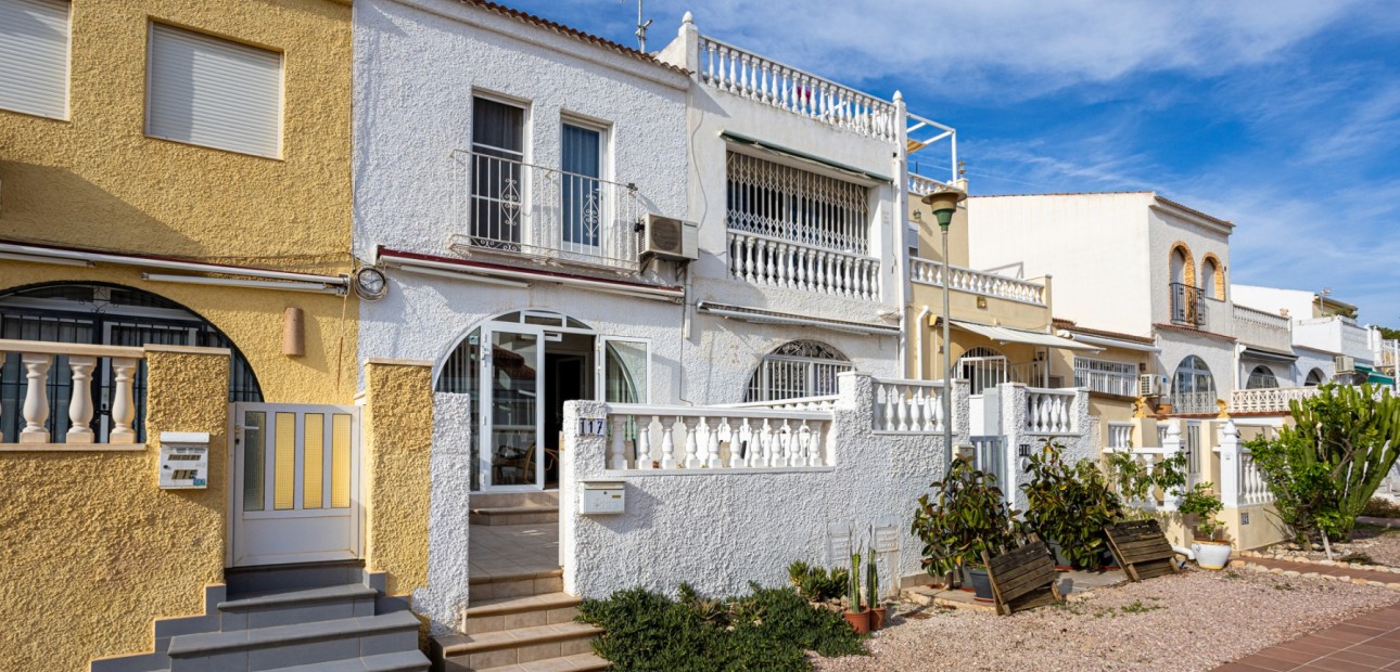 Herverkoop - Terraced house / Townhouse -
Torrevieja - La Siesta
