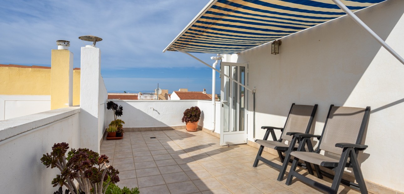 Herverkoop - Terraced house / Townhouse -
Torrevieja - La Siesta