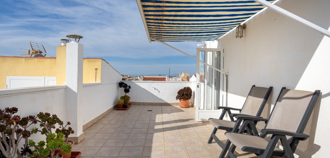 Herverkoop - Terraced house / Townhouse -
Torrevieja - La Siesta