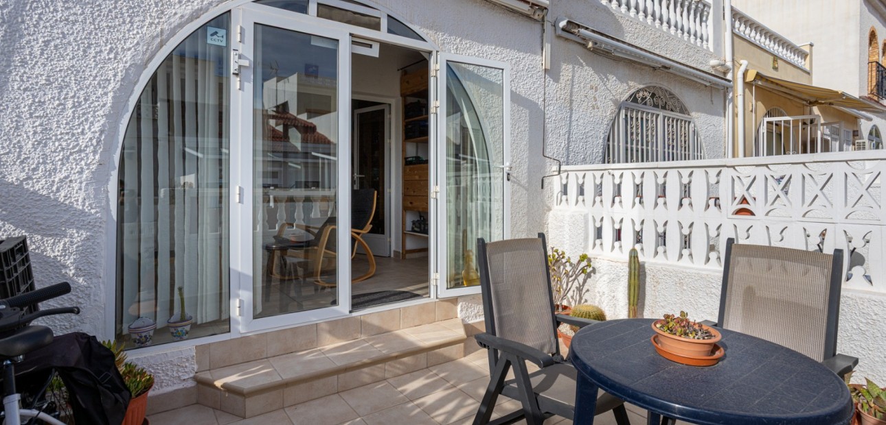 Herverkoop - Terraced house / Townhouse -
Torrevieja - La Siesta