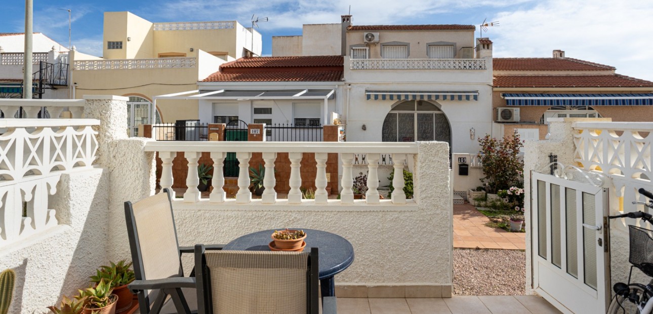 Herverkoop - Terraced house / Townhouse -
Torrevieja - La Siesta