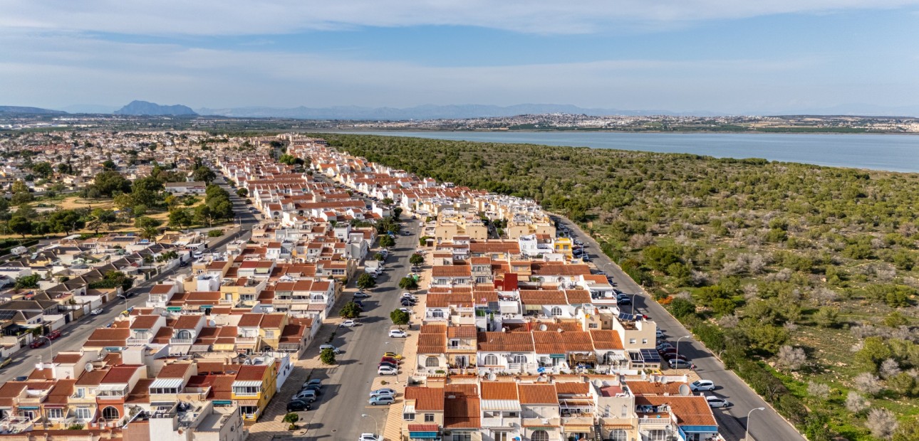 Herverkoop - Terraced house / Townhouse -
Torrevieja - La Siesta
