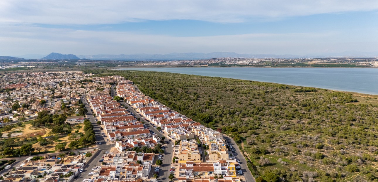 Herverkoop - Terraced house / Townhouse -
Torrevieja - La Siesta
