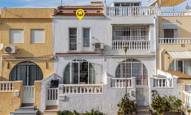 Herverkoop - Terraced house / Townhouse -
Torrevieja - La Siesta