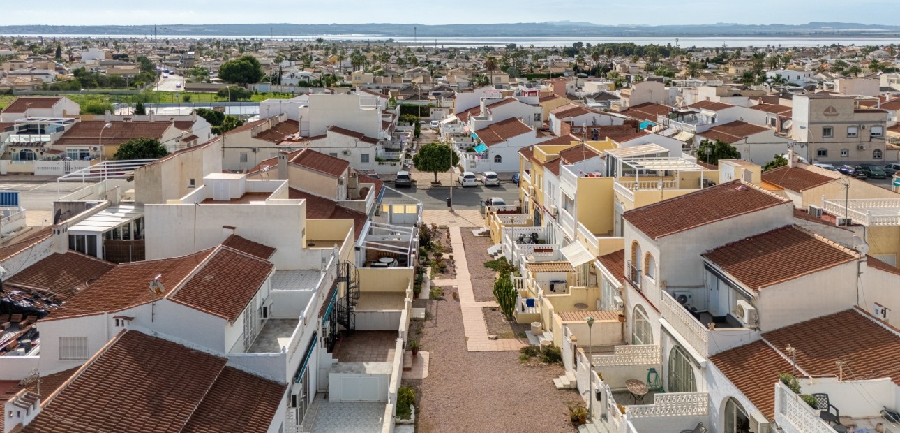 Herverkoop - Terraced house / Townhouse -
Torrevieja - La Siesta