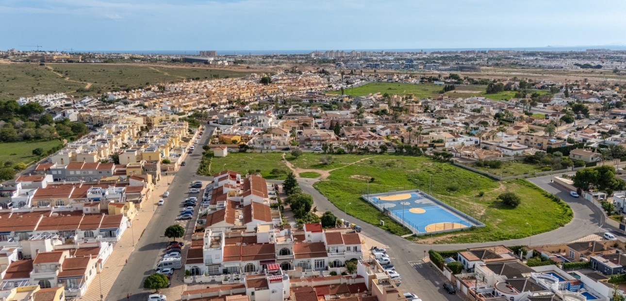 Herverkoop - Terraced house / Townhouse -
Torrevieja - La Siesta