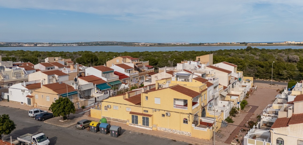 Herverkoop - Terraced house / Townhouse -
Torrevieja - La Siesta
