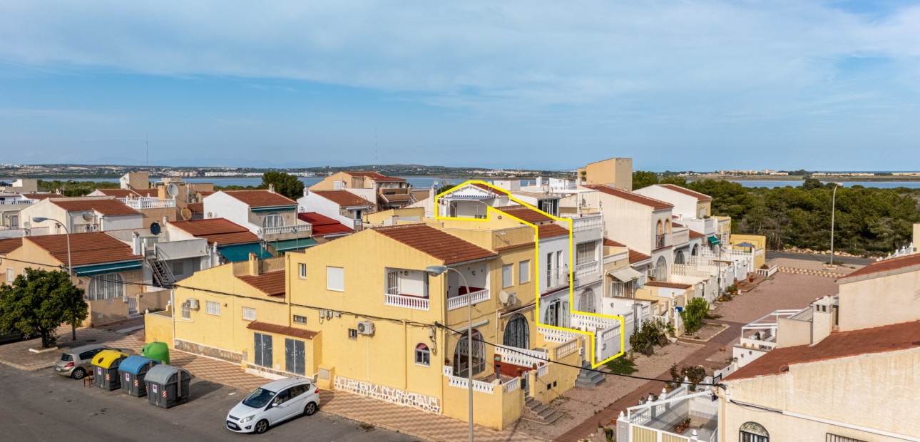 Herverkoop - Terraced house / Townhouse -
Torrevieja - La Siesta