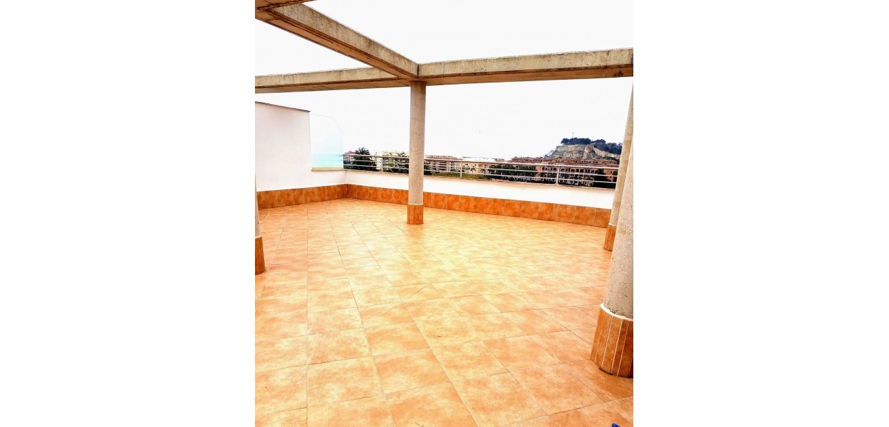 Venta - Apartamento / piso -
Denia