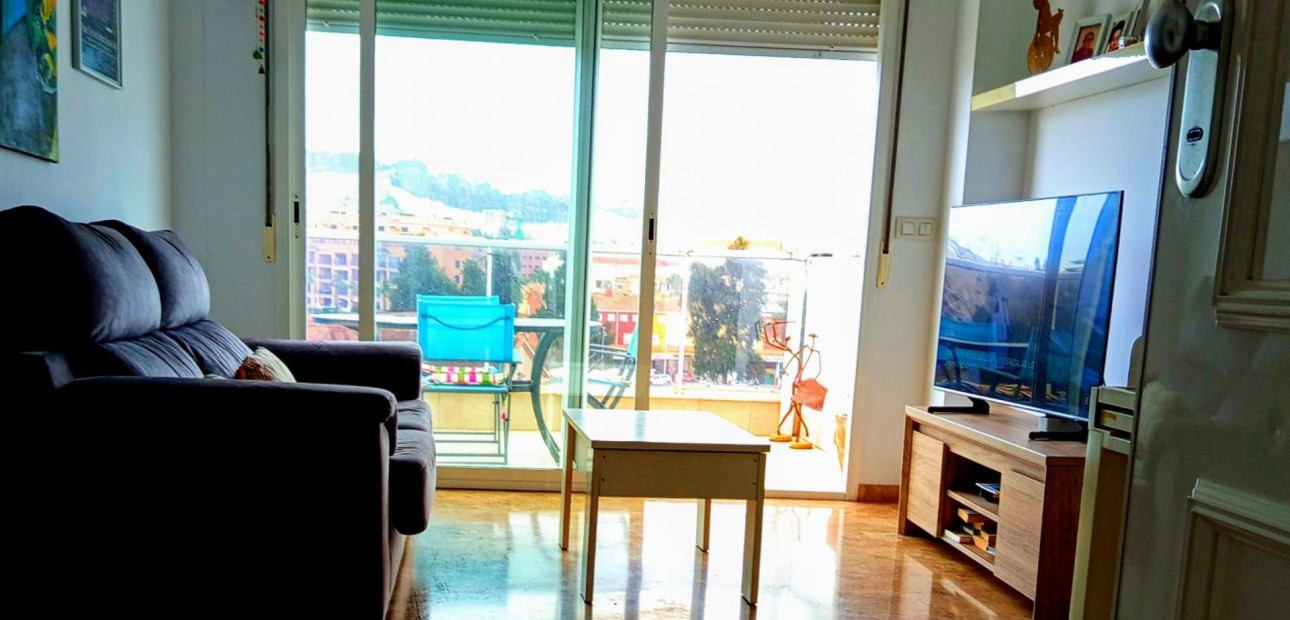 Venta - Apartamento / piso -
Denia