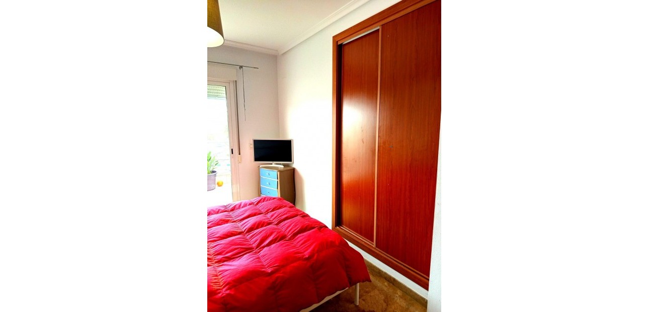 Venta - Apartamento / piso -
Denia