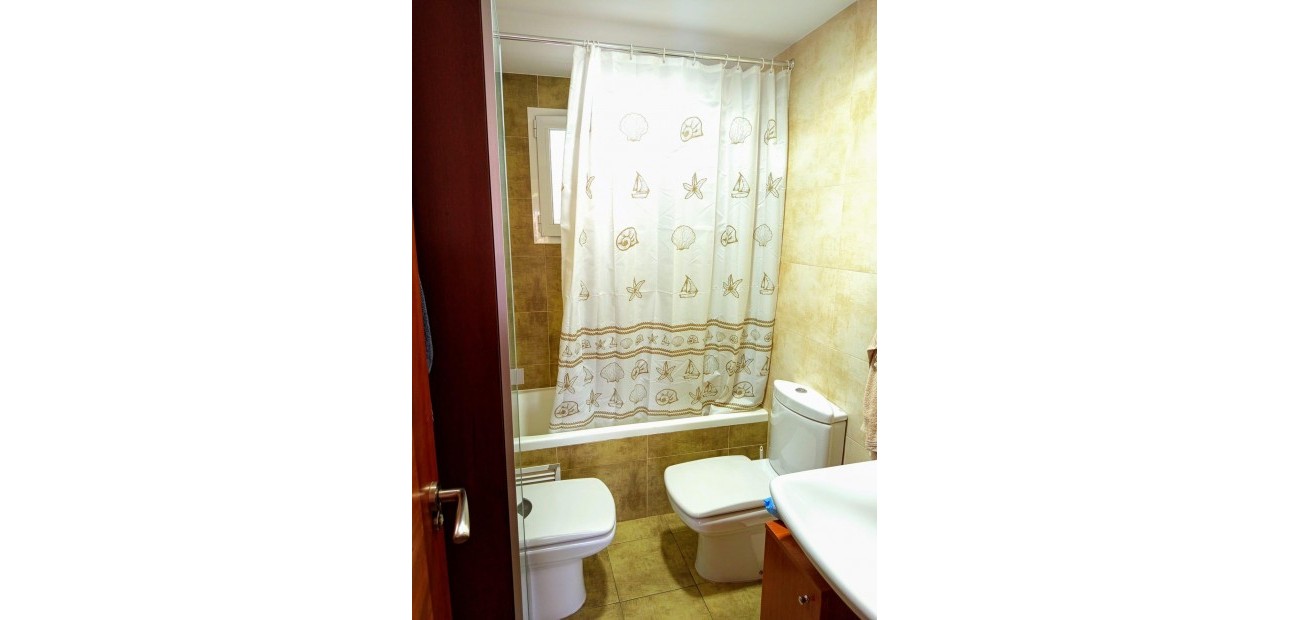 Venta - Apartamento / piso -
Denia