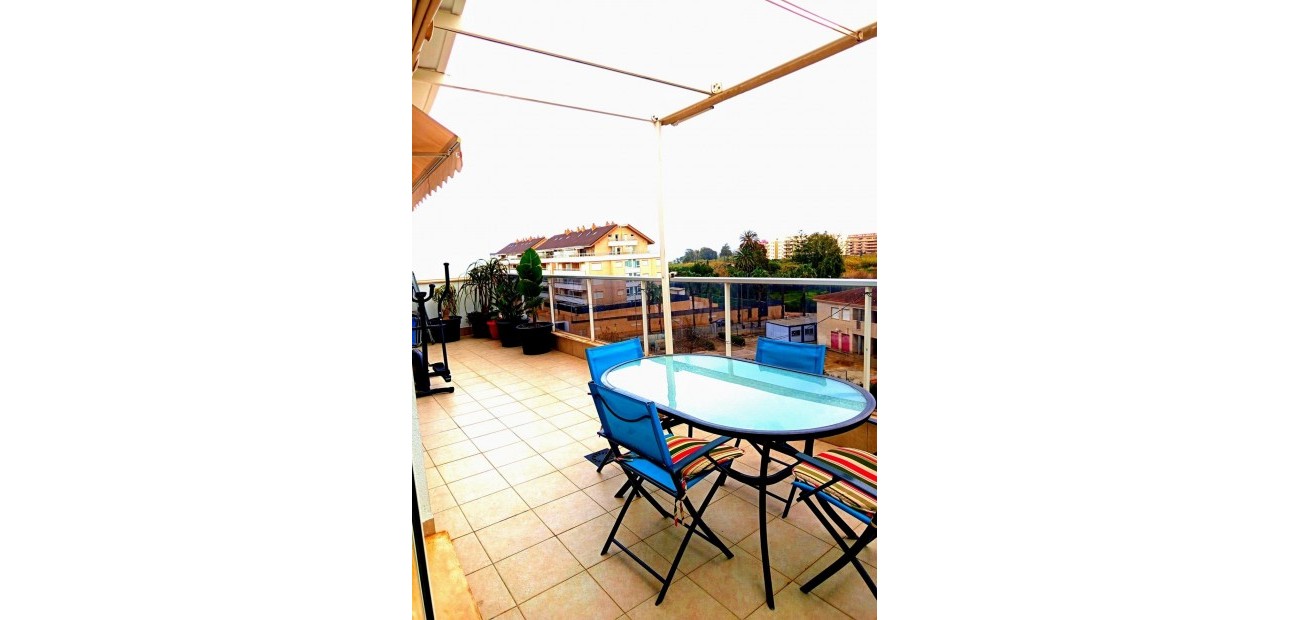 Venta - Apartamento / piso -
Denia