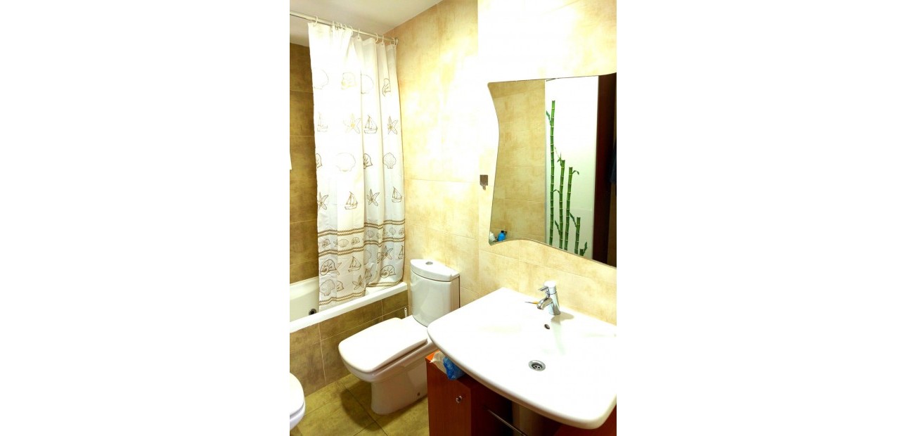 Venta - Apartamento / piso -
Denia