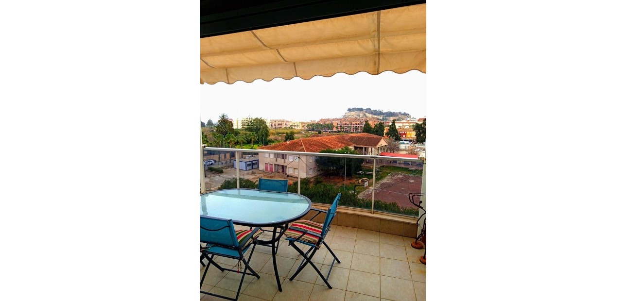 Venta - Apartamento / piso -
Denia
