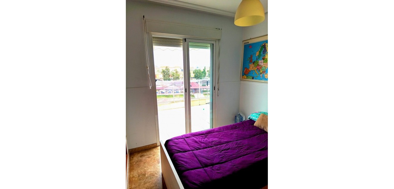 Venta - Apartamento / piso -
Denia