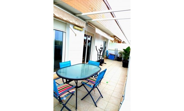 Venta - Apartamento / piso -
Denia