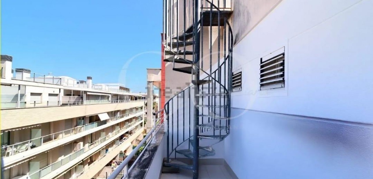 Venta - Apartamento / piso -
Denia