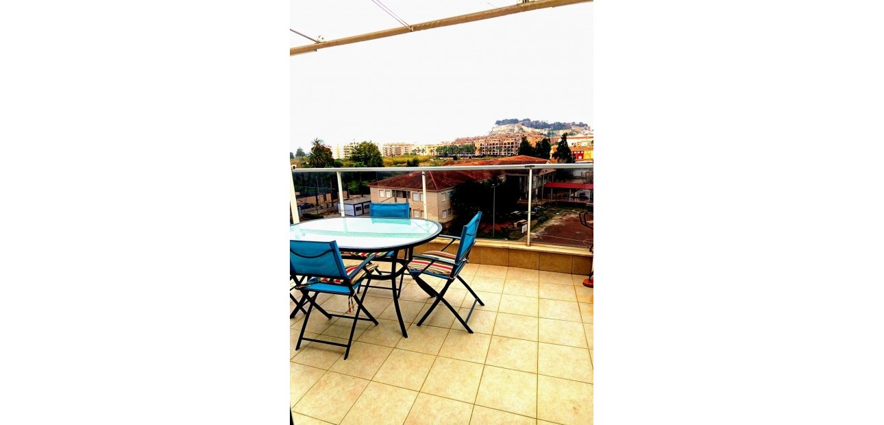 Venta - Apartamento / piso -
Denia