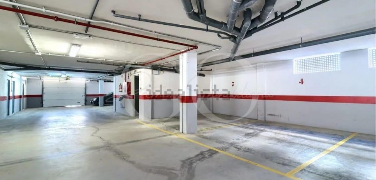 Venta - Apartamento / piso -
Denia