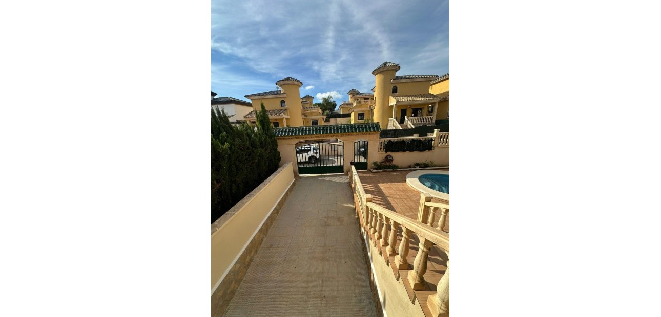 Herverkoop - Villa -
Orihuela Costa - La Regia