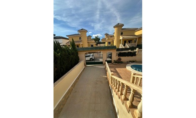 Herverkoop - Villa -
Orihuela Costa - La Regia