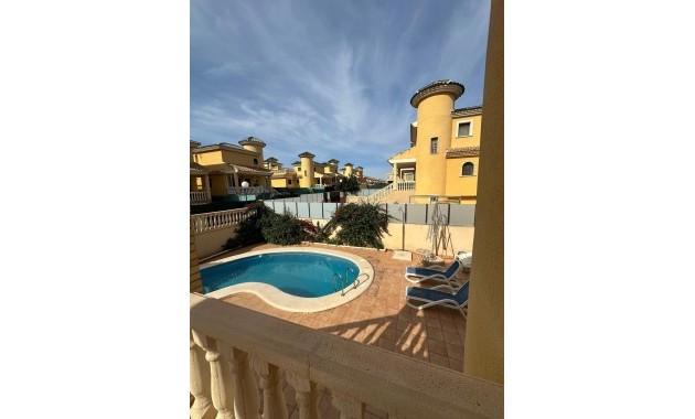 Herverkoop - Villa -
Orihuela Costa - La Regia