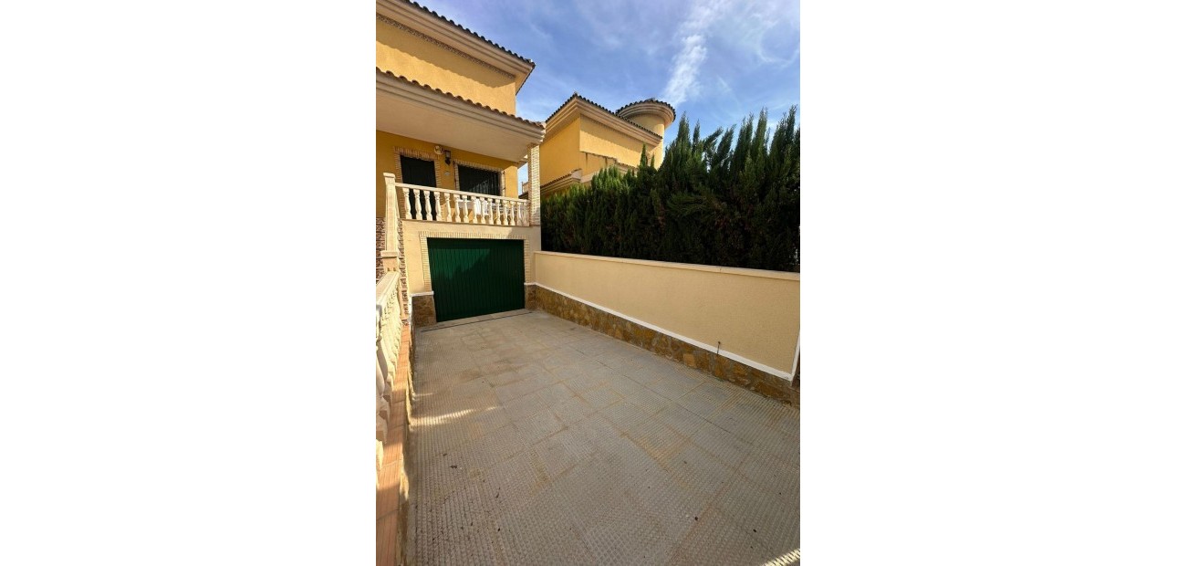 Herverkoop - Villa -
Orihuela Costa - La Regia