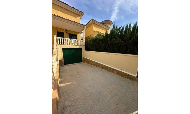 Herverkoop - Villa -
Orihuela Costa - La Regia