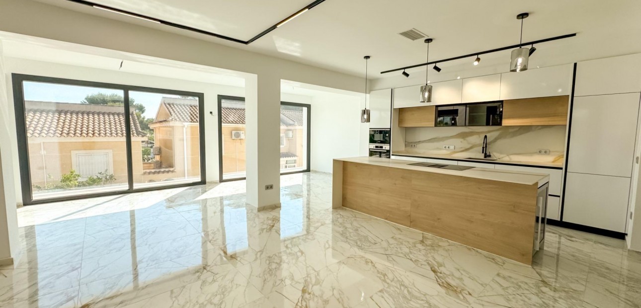 Venta - Villa -
Torrevieja - Los balcones