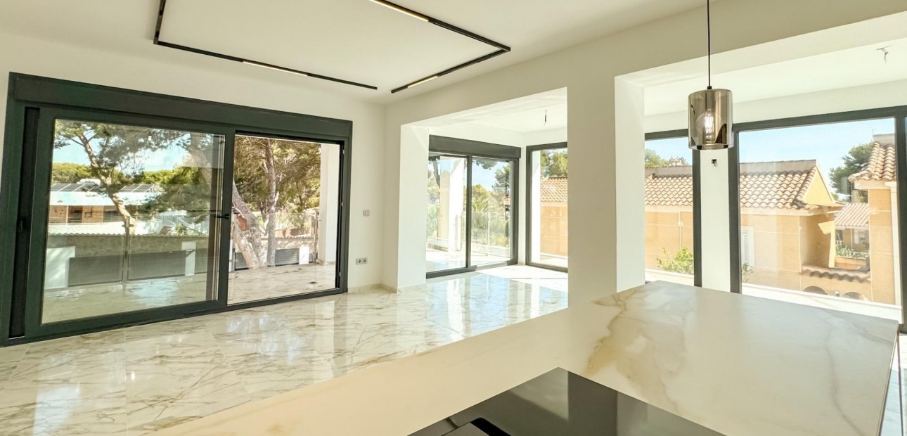 Venta - Villa -
Torrevieja - Los balcones