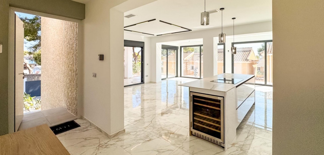 Venta - Villa -
Torrevieja - Los balcones