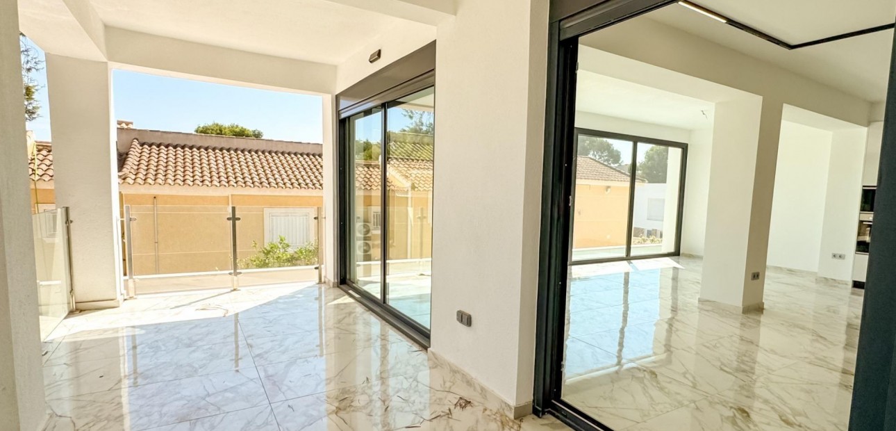 Venta - Villa -
Torrevieja - Los balcones