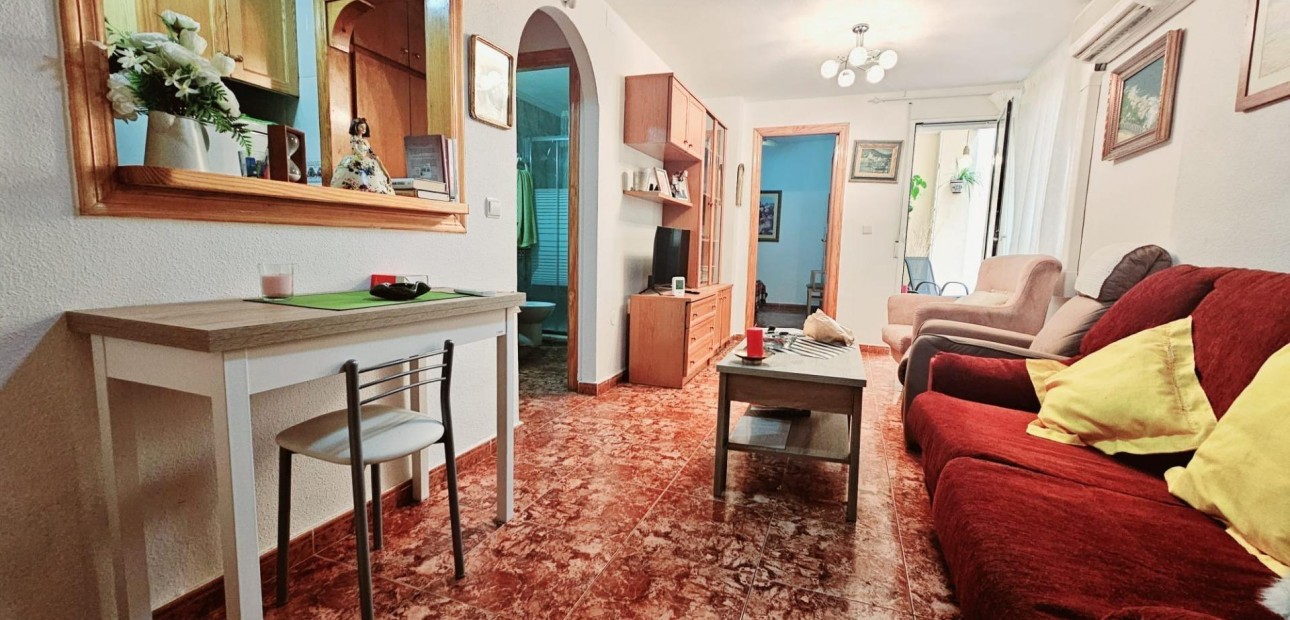 Sale - Apartment / flat -
Torrevieja - Centro