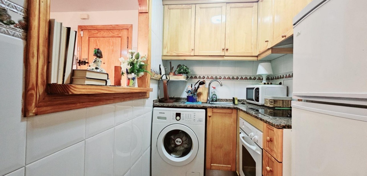 Sale - Apartment / flat -
Torrevieja - Centro