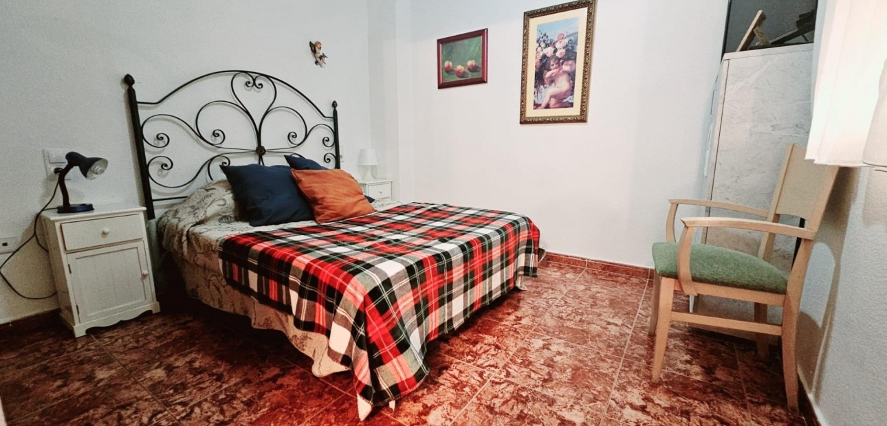 Sale - Apartment / flat -
Torrevieja - Centro