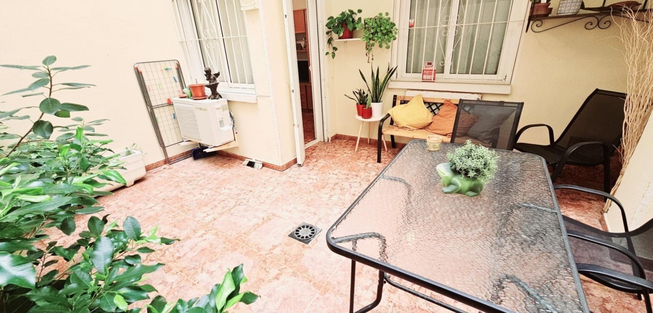 Sale - Apartment / flat -
Torrevieja - Centro