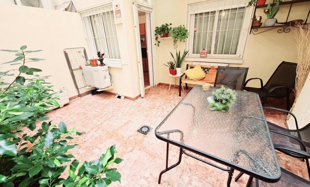 Sale - Apartment / flat -
Torrevieja - Centro