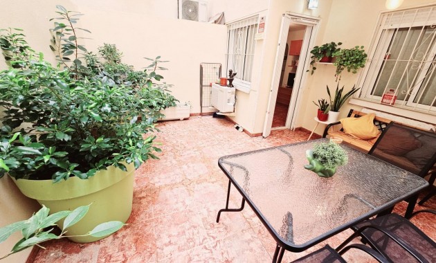 Sale - Apartment / flat -
Torrevieja - Centro